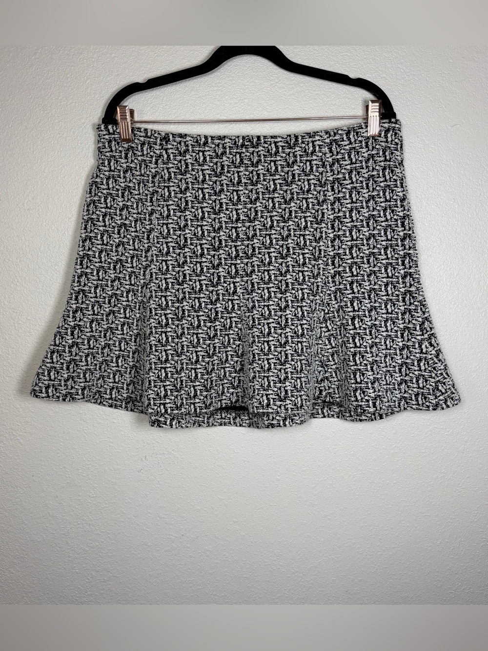 Banana Republic Black And Cream Patterned Flare Tweed Mini Skirt 12 Textured